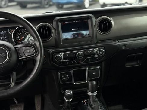 Used 2022 Jeep Gladiator Sport AWD/4WD image 18
