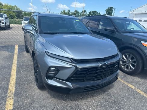 Used 2024 Chevrolet Blazer RS w/ Enhanced Convenience Package FWD image 4