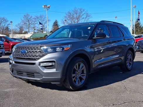 Used 2023 Ford Explorer XLT w/ Equipment Group 202A image 3