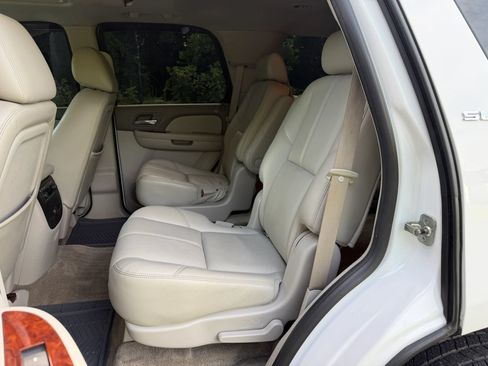 Used 2010 GMC Yukon SLT w/ SLT-2 Equipment Package RWD image 12