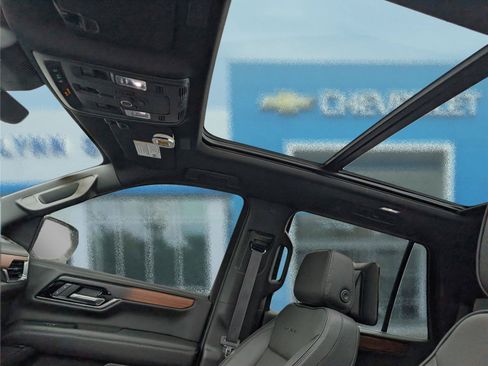 Used 2025 GMC Yukon Denali w/ Advanced Technology Package AWD/4WD image 20