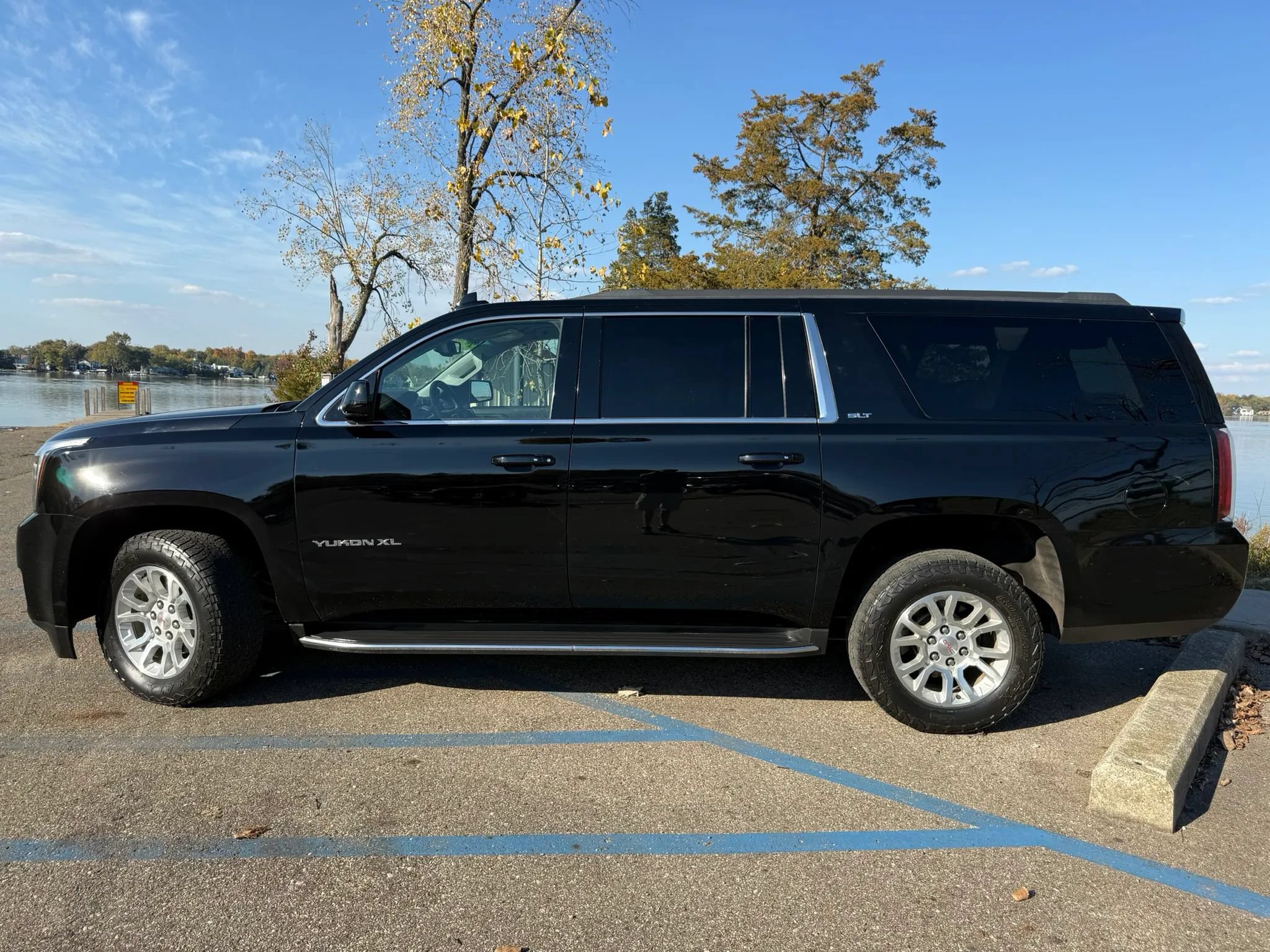 Used 2018 GMC Yukon XL SLT AWD/4WD image 8