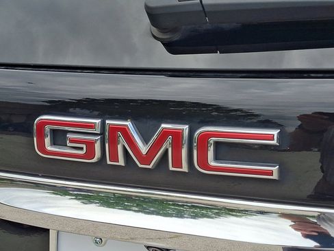 Used 2024 GMC Terrain SLT FWD image 17