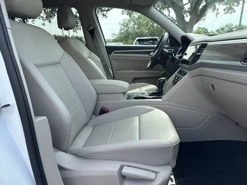 Used 2021 Volkswagen Atlas SE w/ Towing Package FWD image 11