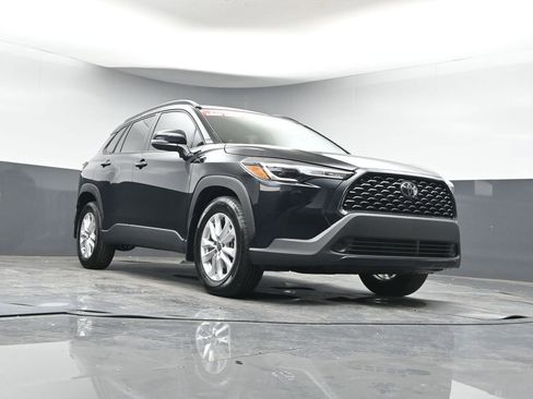 Used 2025 Toyota Corolla Cross LE image 29