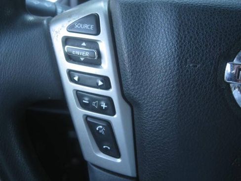 Used 2018 Nissan Titan SV AWD/4WD image 28