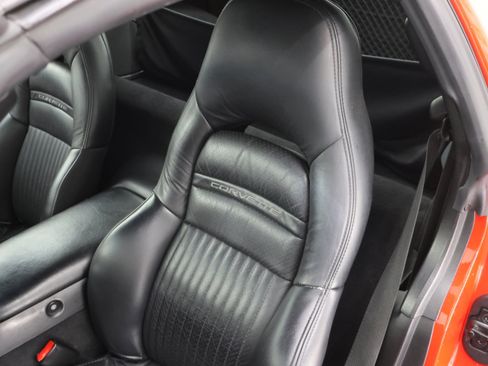 Used 2004 Chevrolet Corvette Coupe w/ Preferred Equipment Group RWD image 34