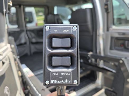 Used 2013 GMC Savana 1500 image 5