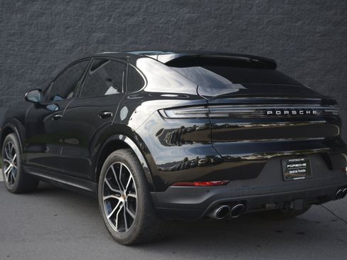 Certified 2025 Porsche Cayenne Coupe image 3