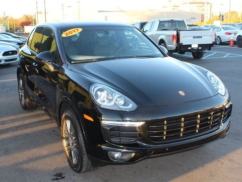 Used 2017 Porsche Cayenne Platinum Edition image 4