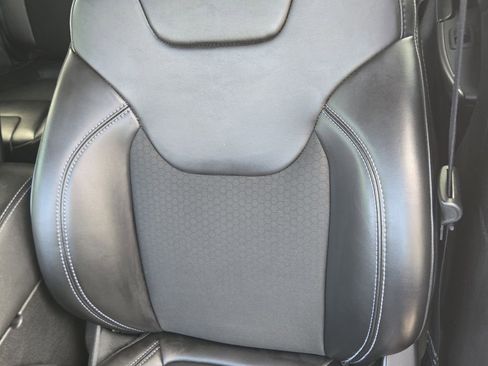 Used 2020 Jeep Cherokee Latitude Plus image 17