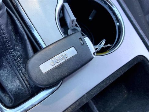 Used 2021 Jeep Grand Cherokee Laredo RWD image 15