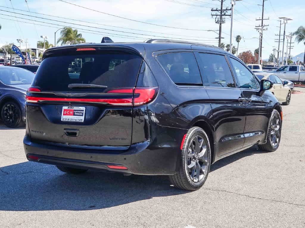 Used 2025 Chrysler Pacifica Limited FWD image 4