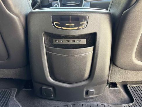 Used 2019 Cadillac Escalade ESV Luxury AWD/4WD image 21