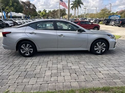 Used 2025 Nissan Altima 2.5 S FWD image 14