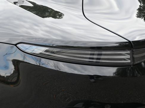 Used 2021 Aston Martin V8 Vantage Coupe image 15