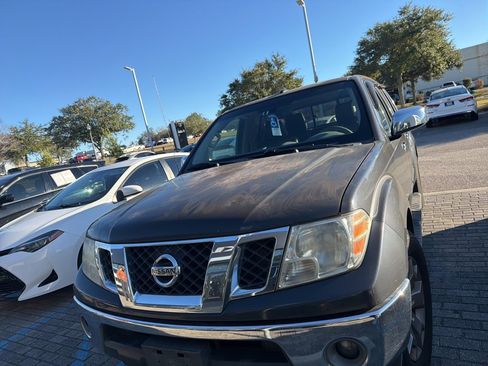 Used 2014 Nissan Frontier SL w/ SL Moonroof Package image 16