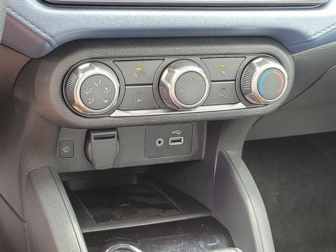 Used 2025 Nissan Versa SV FWD image 16