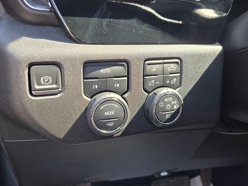 Used 2023 Chevrolet Silverado 1500 LTZ AWD/4WD image 26