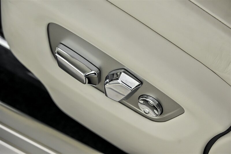 Used 2015 Rolls-Royce Wraith RWD image 26