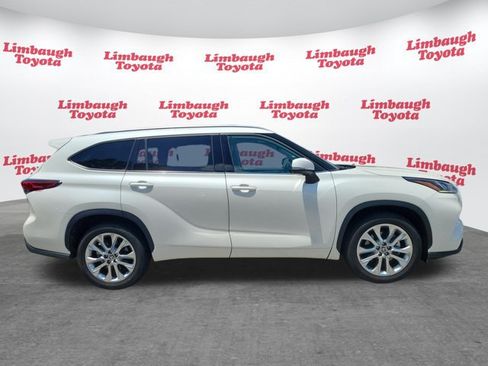 Used 2021 Toyota Highlander Limited FWD image 2