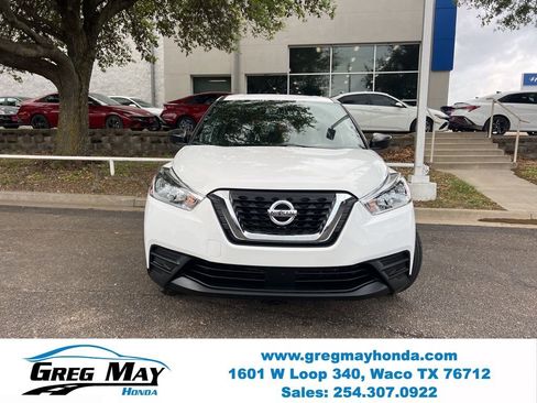 Used 2020 Nissan Kicks S FWD image 2