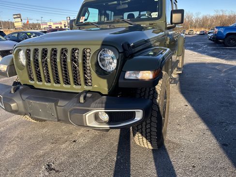 Used 2021 Jeep Gladiator Sport image 10