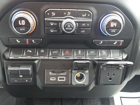 Used 2019 Chevrolet Silverado 1500 LT w/ True North Edition AWD/4WD image 27