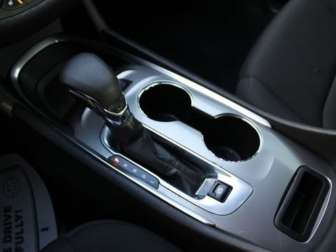 Used 2022 Chevrolet Malibu LT image 16