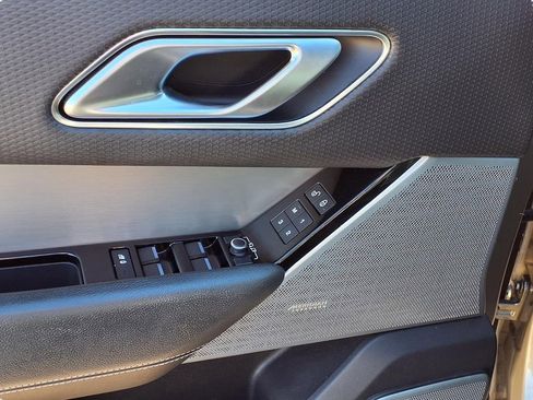 Used 2020 Land Rover Range Rover Velar R-Dynamic S image 16