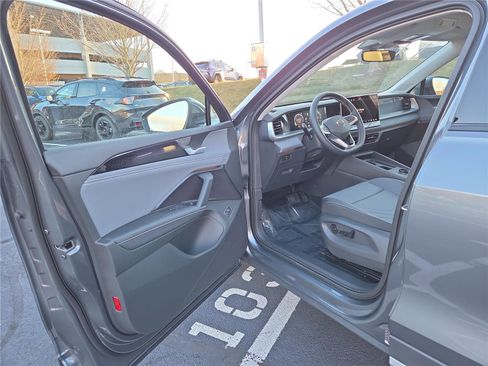 New 2026 Volkswagen Tiguan SE image 11