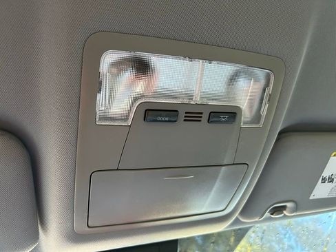 Used 2019 Toyota Highlander LE FWD image 30