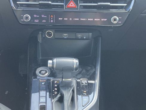 Used 2023 Kia Niro EX image 18