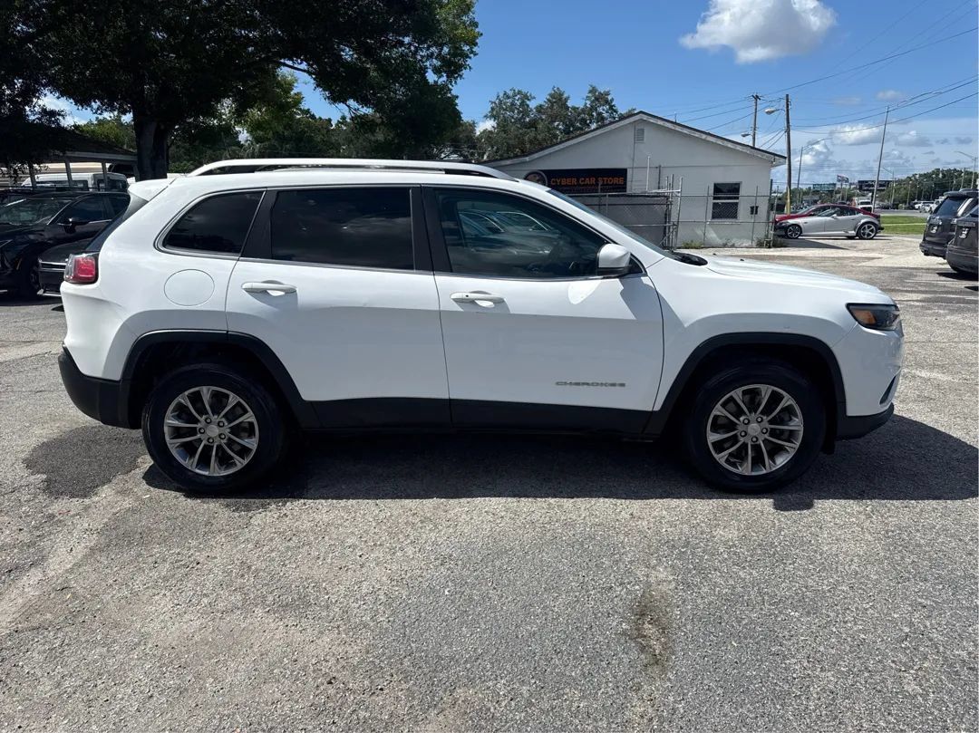 Used 2019 Jeep Cherokee Latitude Plus w/ Cold Weather Group AWD/4WD image 4