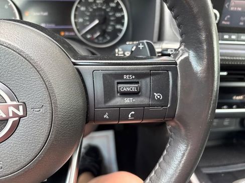 Used 2022 Nissan Rogue S AWD/4WD image 12