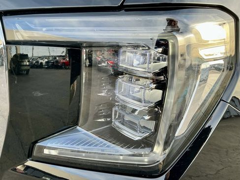 Used 2023 GMC Yukon SLT image 10