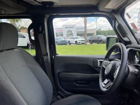 Certified 2025 Jeep Wrangler Unlimited Sahara AWD/4WD image 13