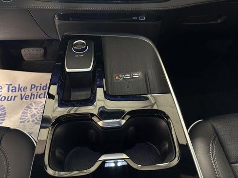 Used 2025 Buick Enclave Sport Touring image 16