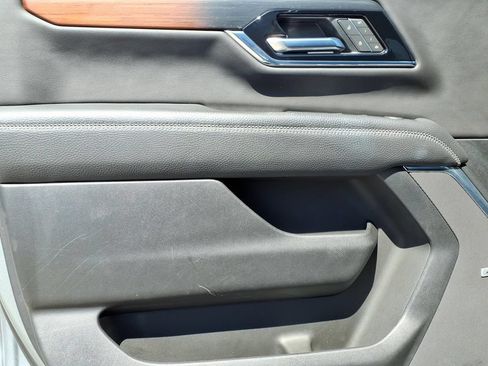 Used 2025 GMC Yukon XL Denali RWD image 24