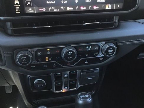 Used 2024 Jeep Wrangler Unlimited Sahara w/ Technology Group image 8