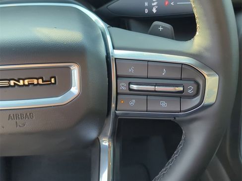 Certified 2025 GMC Yukon Denali image 10