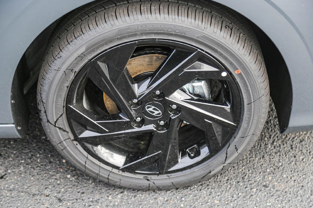 Certified 2026 Hyundai Elantra SEL FWD image 12