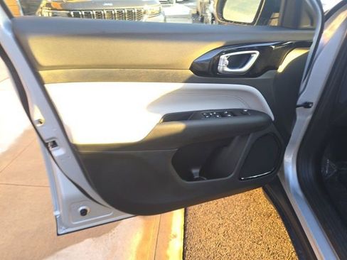 New 2026 Jeep Compass Limited image 10