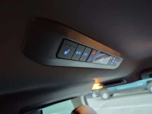 Used 2024 Toyota Sienna Platinum AWD/4WD image 15