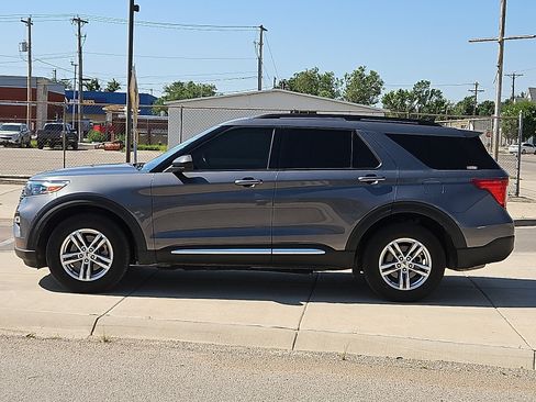 Used 2021 Ford Explorer XLT w/ Equipment Group 202A AWD/4WD image 2