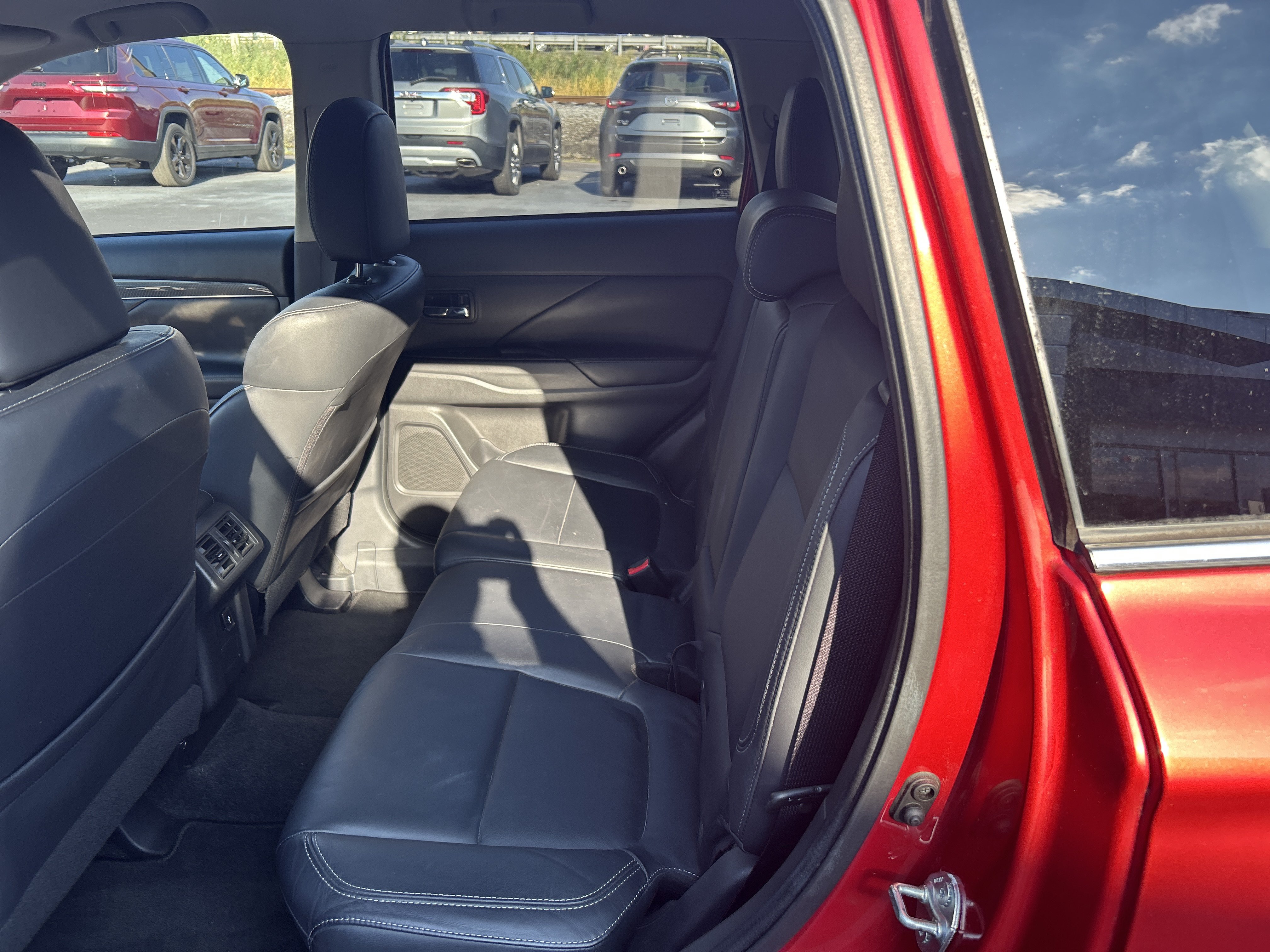 Used 2019 Mitsubishi Outlander ES AWD/4WD image 13