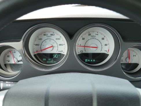 Used 2011 Dodge Challenger RWD image 28