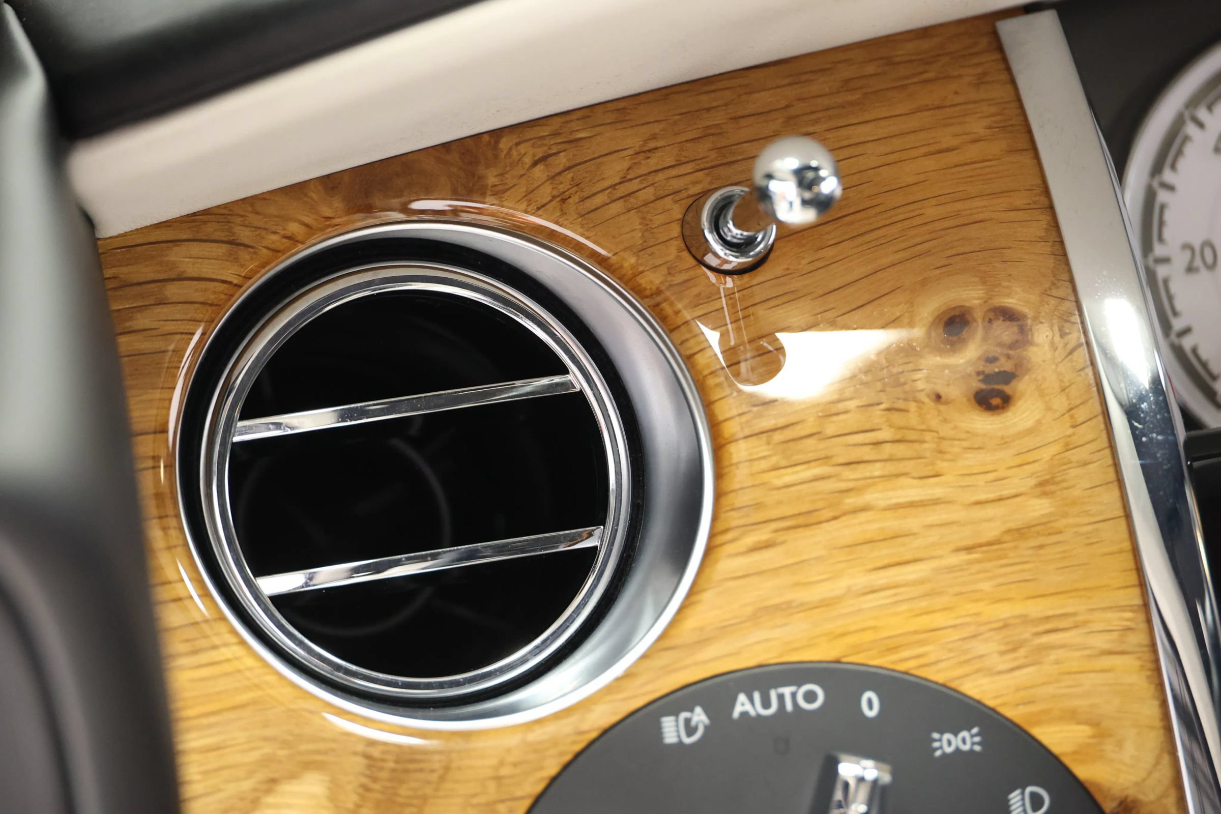 Used 2017 Rolls-Royce Wraith RWD image 28