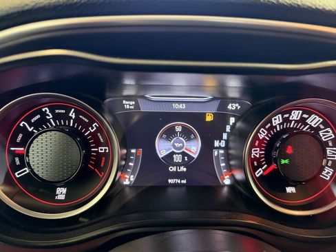 Used 2019 Dodge Challenger SXT image 17