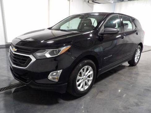 Used 2018 Chevrolet Equinox LS image 3